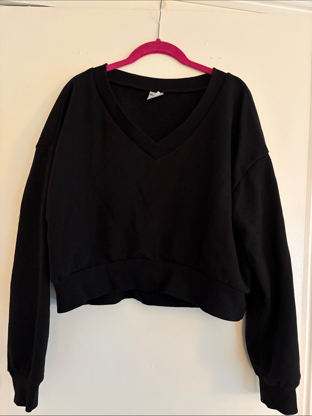 Black V-Neck Cropped Sweatshirt
